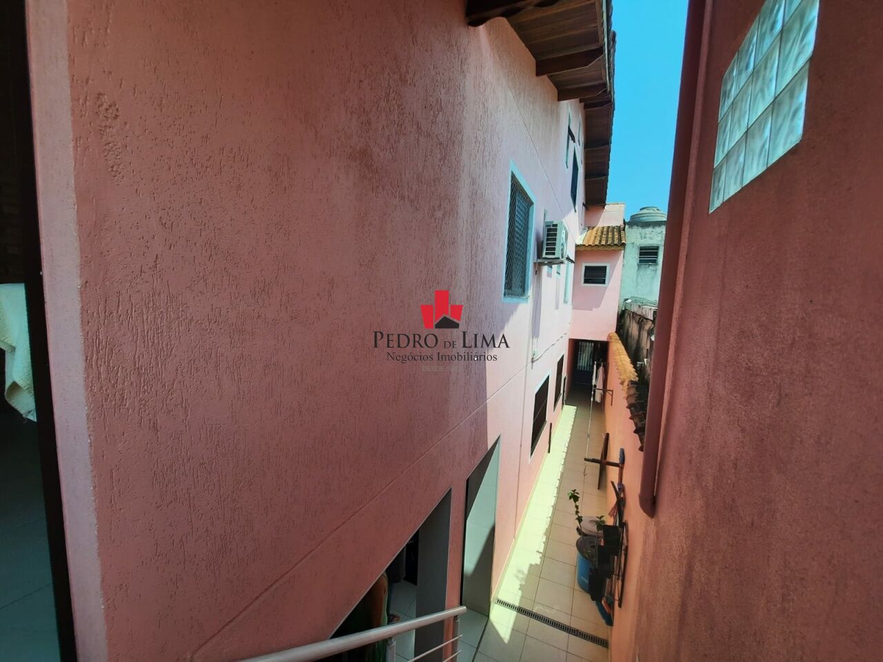 Sobrado frontal 3 suítes e 4 vagas na Penha