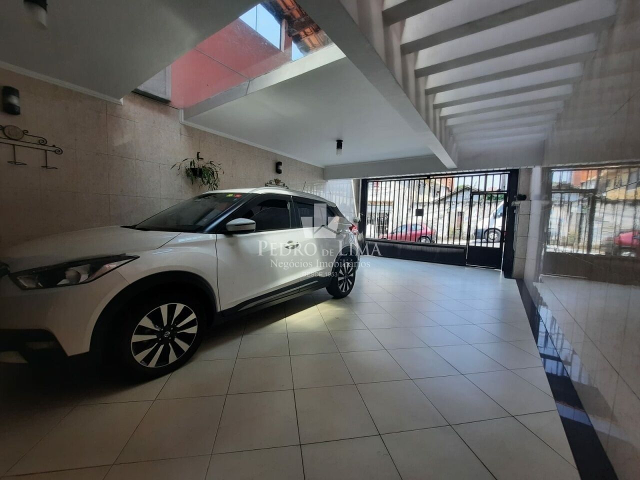 Sobrado frontal 3 suítes e 4 vagas na Penha