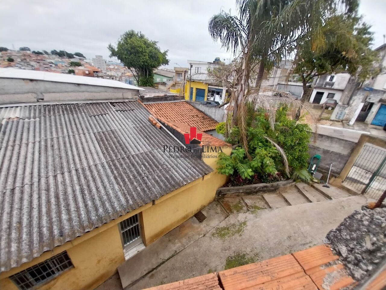 Terreno com 3 casas na Ponte Rasa