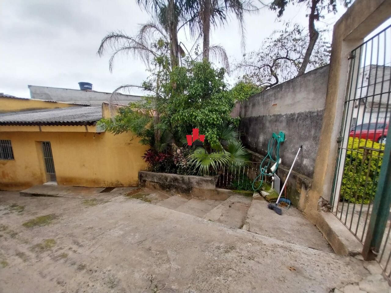 Terreno com 3 casas na Ponte Rasa