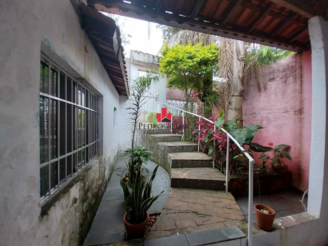 Terreno com 3 casas na Ponte Rasa