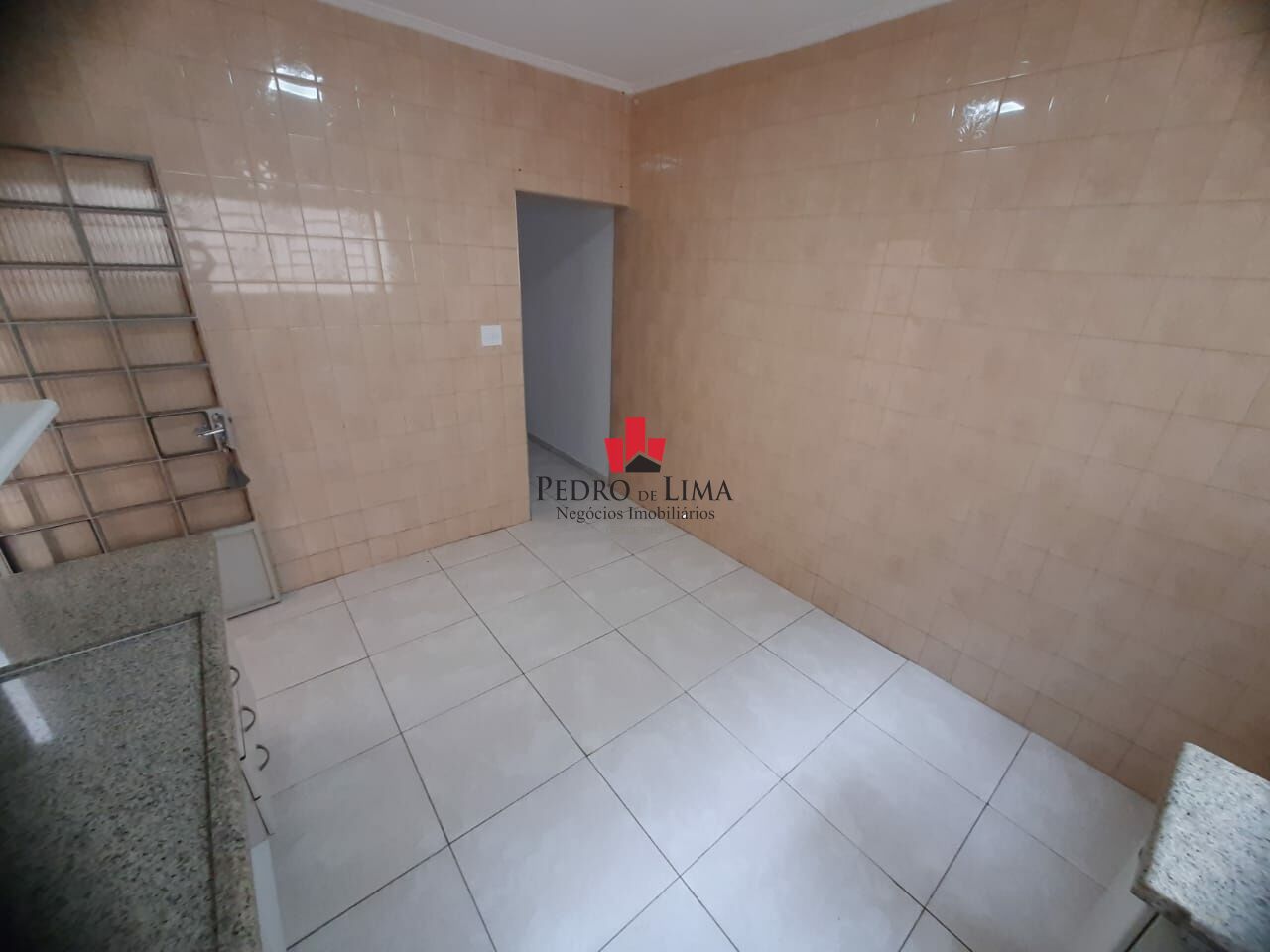 Sobrado frontal de 2 dormitórios, 2 vagas e 254 m² na Cidade Lider