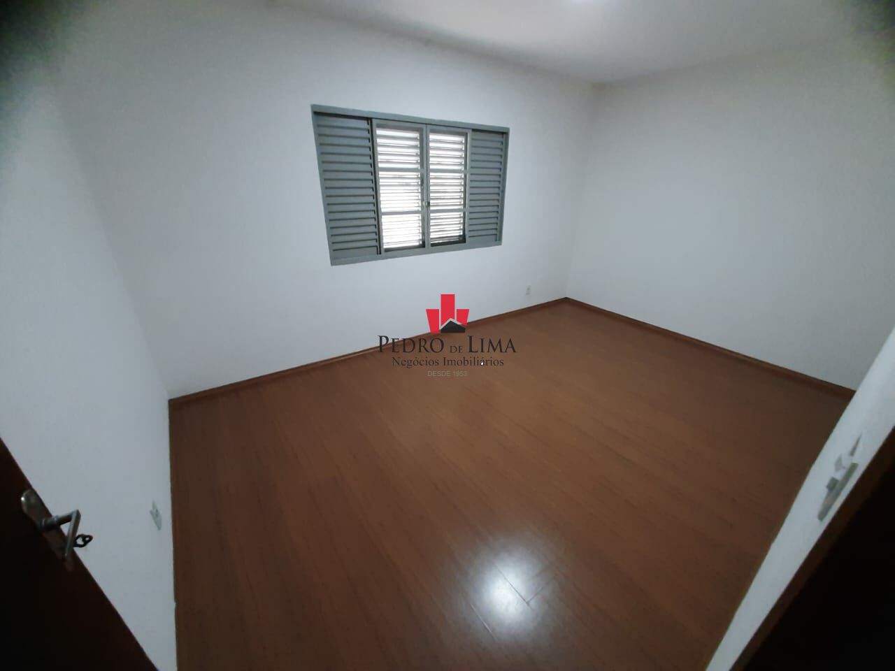 Sobrado frontal de 2 dormitórios, 2 vagas e 254 m² na Cidade Lider