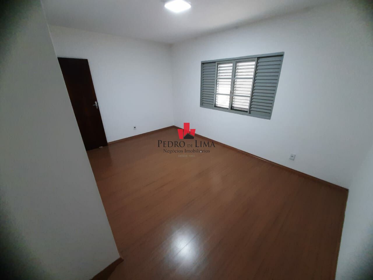 Sobrado frontal de 2 dormitórios, 2 vagas e 254 m² na Cidade Lider