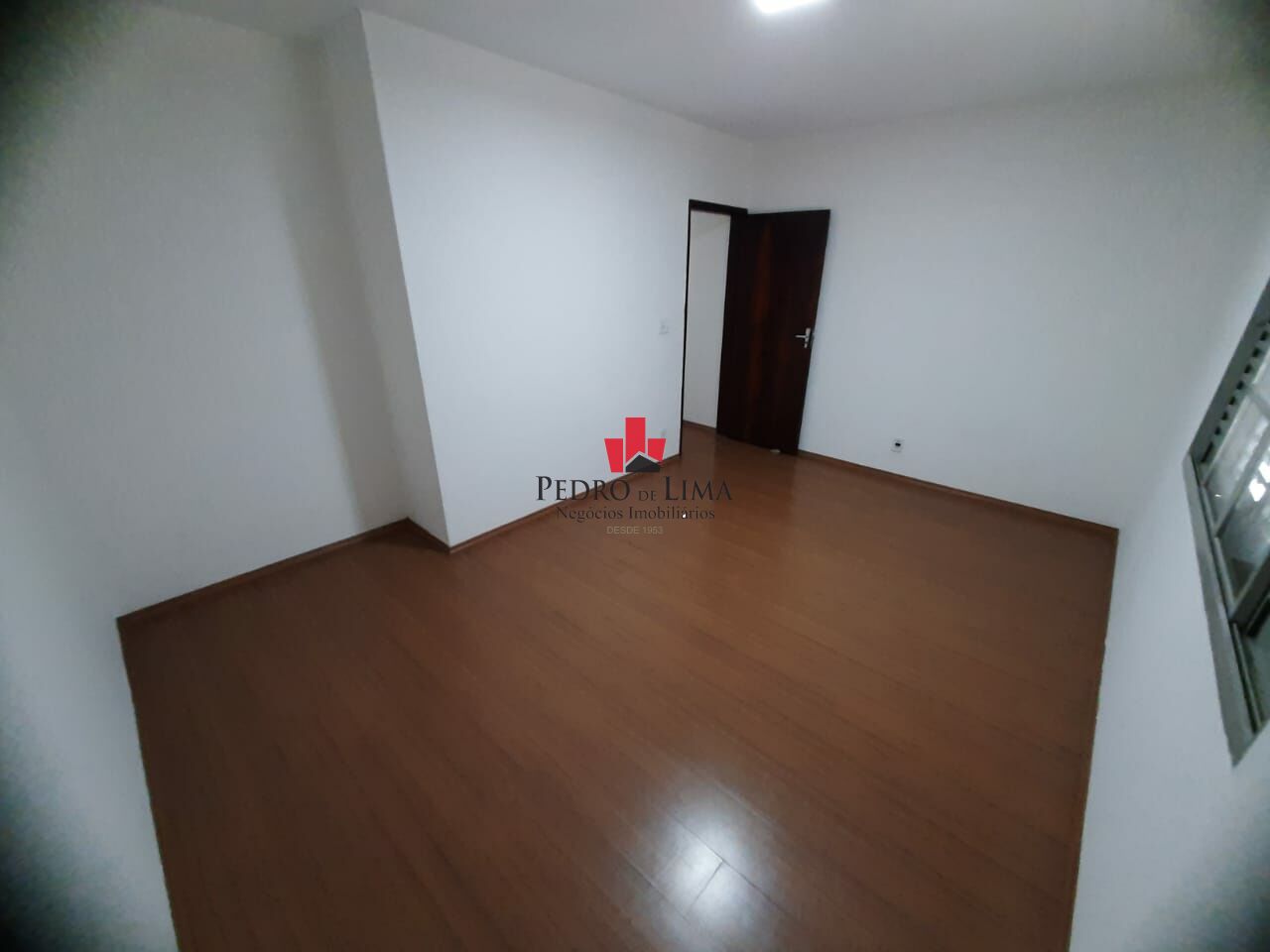 Sobrado frontal de 2 dormitórios, 2 vagas e 254 m² na Cidade Lider
