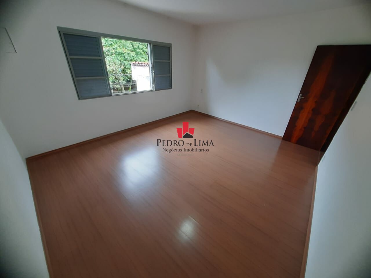 Sobrado frontal de 2 dormitórios, 2 vagas e 254 m² na Cidade Lider