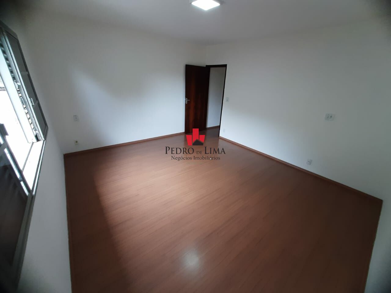 Sobrado frontal de 2 dormitórios, 2 vagas e 254 m² na Cidade Lider