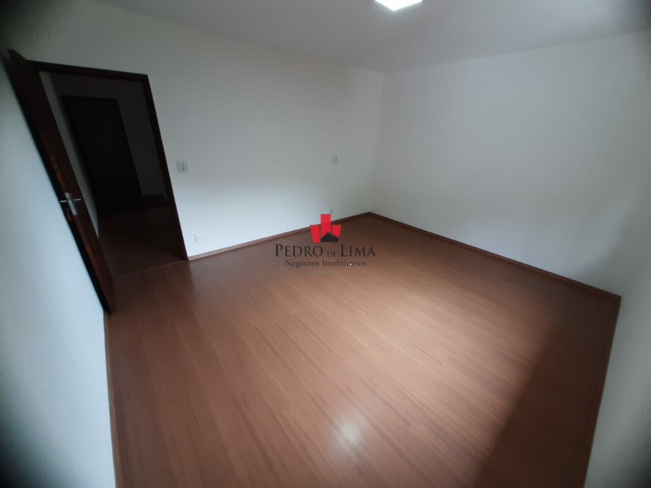 Sobrado frontal de 2 dormitórios, 2 vagas e 254 m² na Cidade Lider