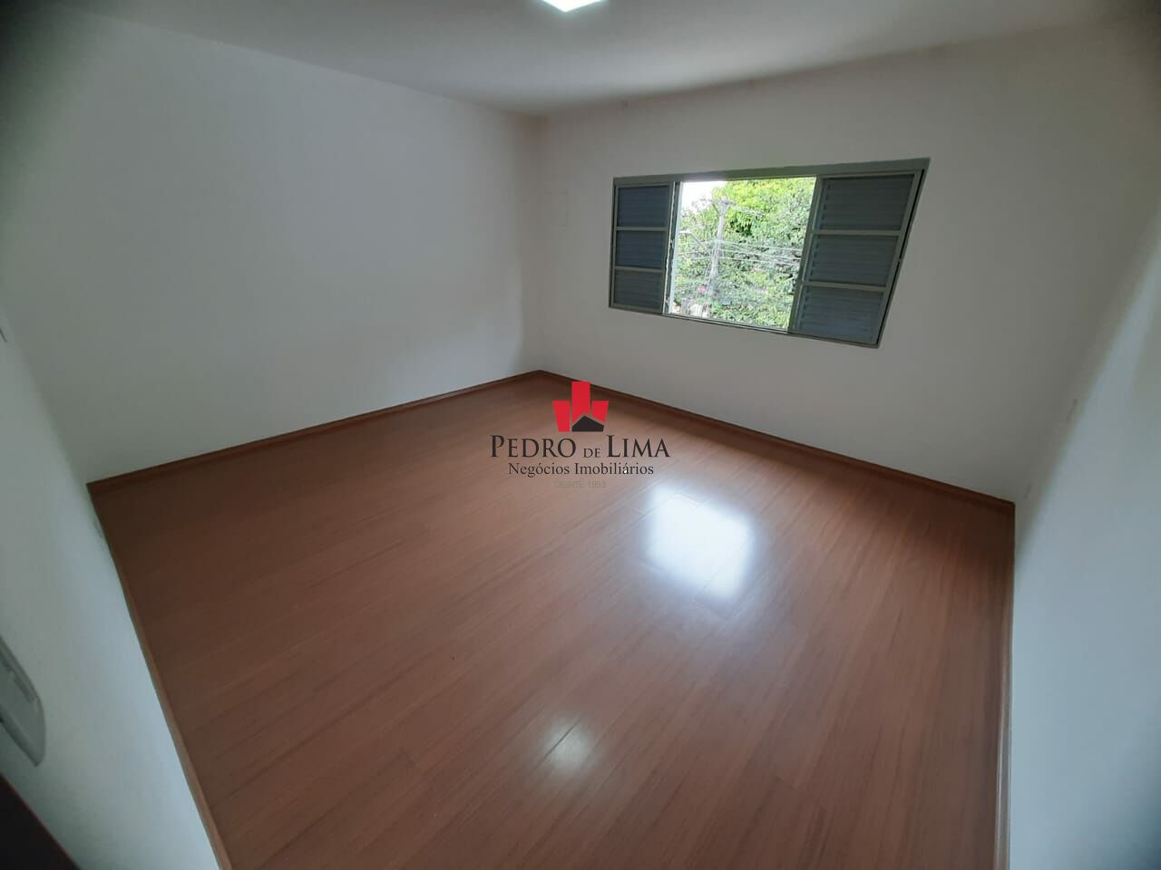 Sobrado frontal de 2 dormitórios, 2 vagas e 254 m² na Cidade Lider