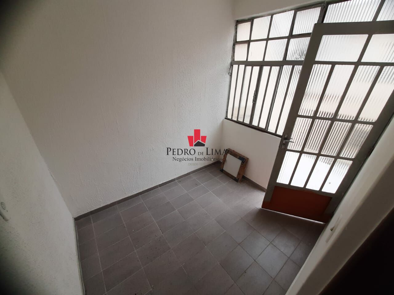 Sobrado frontal de 2 dormitórios, 2 vagas e 254 m² na Cidade Lider
