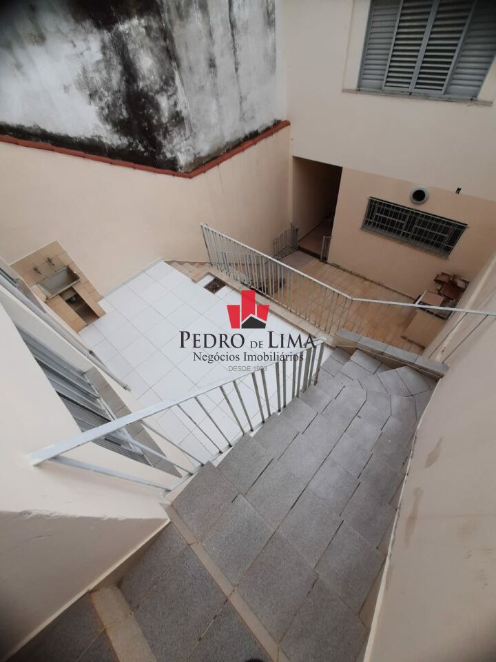Sobrado frontal de 2 dormitórios, 2 vagas e 254 m² na Cidade Lider