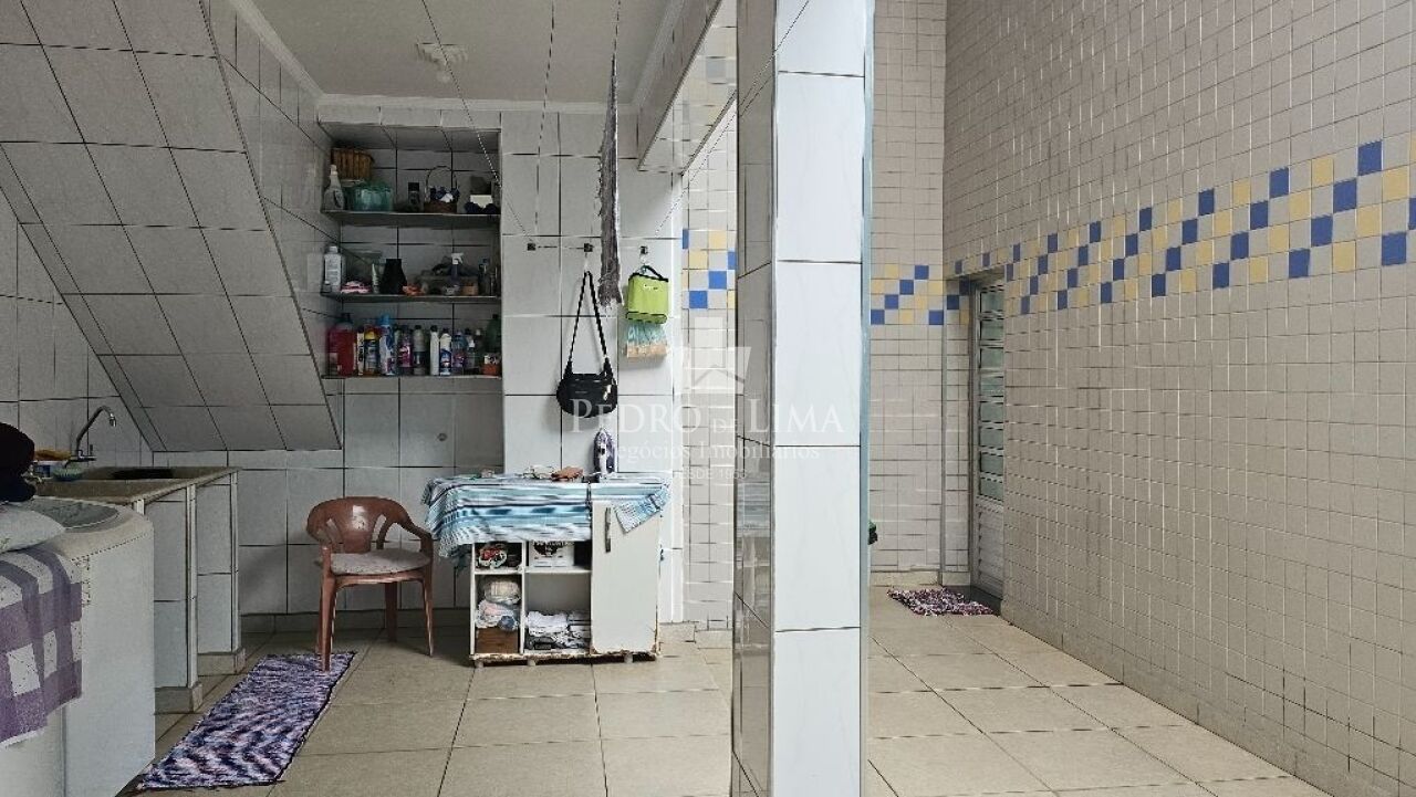 Sobrado Frontal 3 dormitórios sendo 1 suíte e 5 vagas em Ponte Rasa