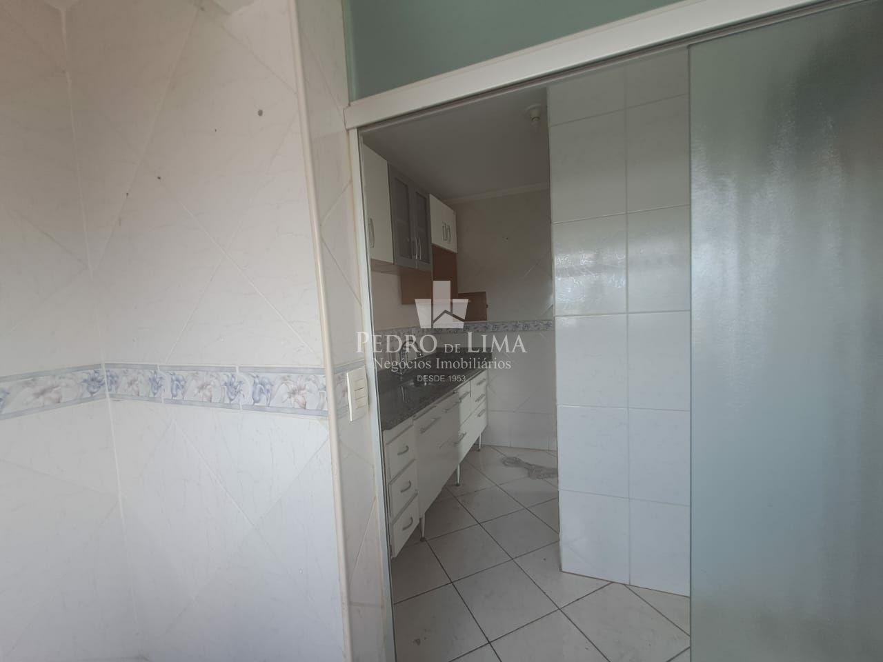 Apartamento com 2 dormitórios, sala, vaga coberta, lazer completo