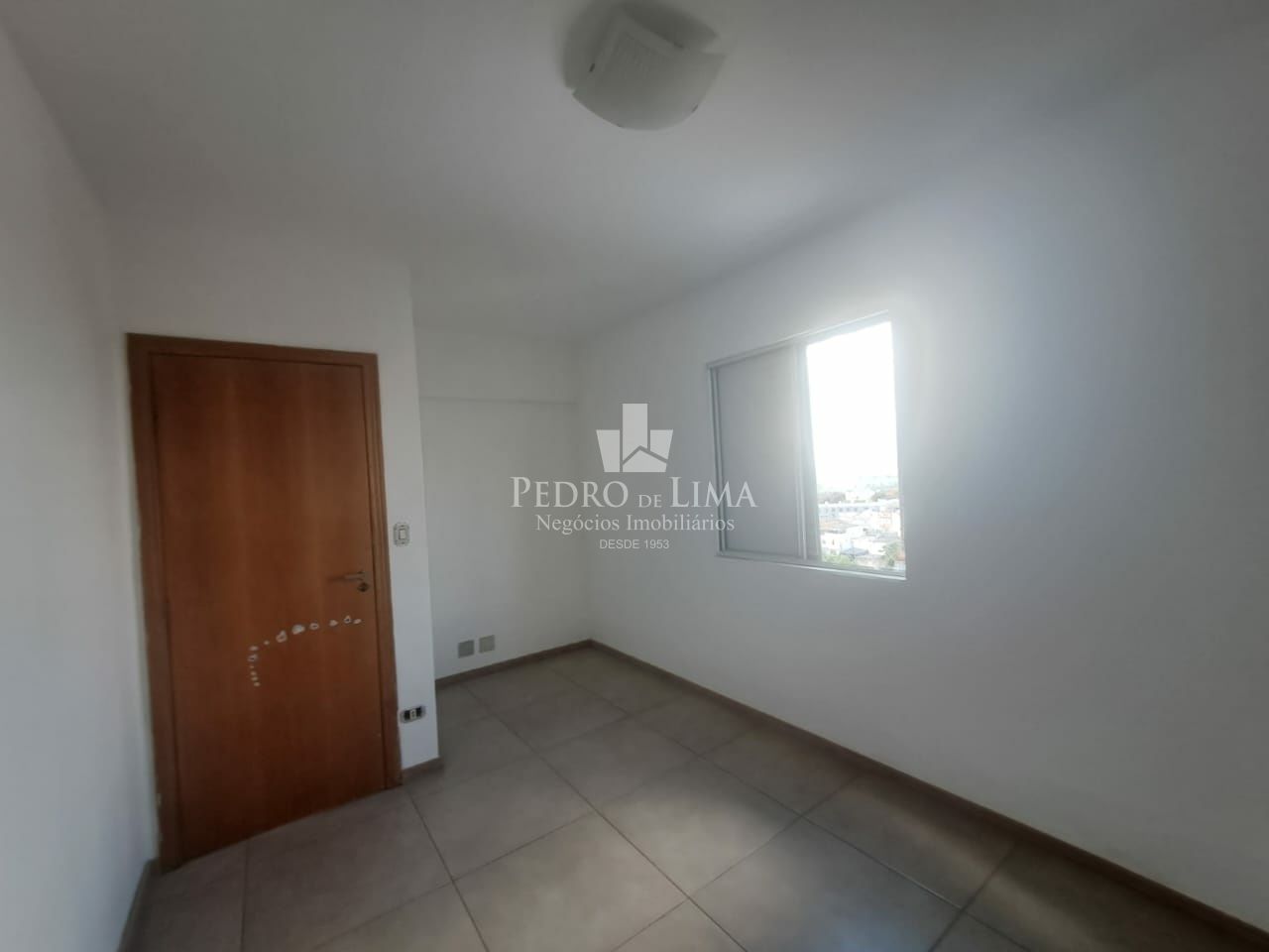 Apartamento com 2 dormitórios, sala, vaga coberta, lazer completo