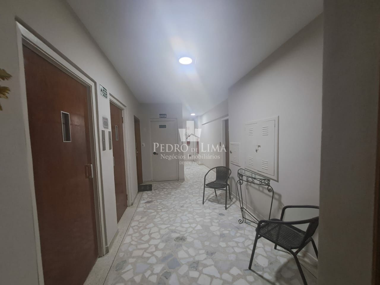 Apartamento com 2 dormitórios, sala, vaga coberta, lazer completo