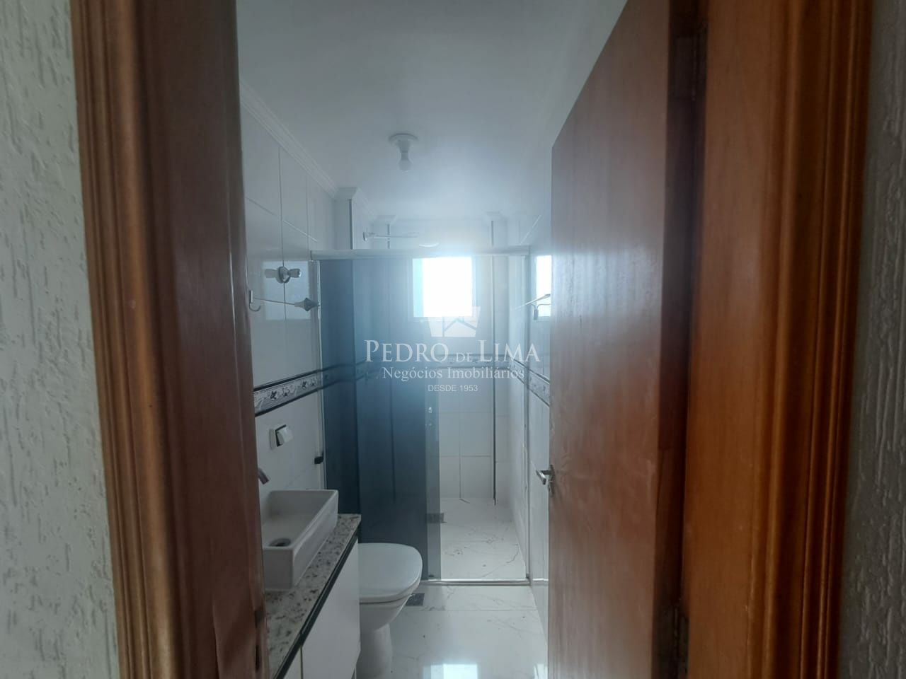 Apartamento com 2 dormitórios, sala, vaga coberta, lazer completo
