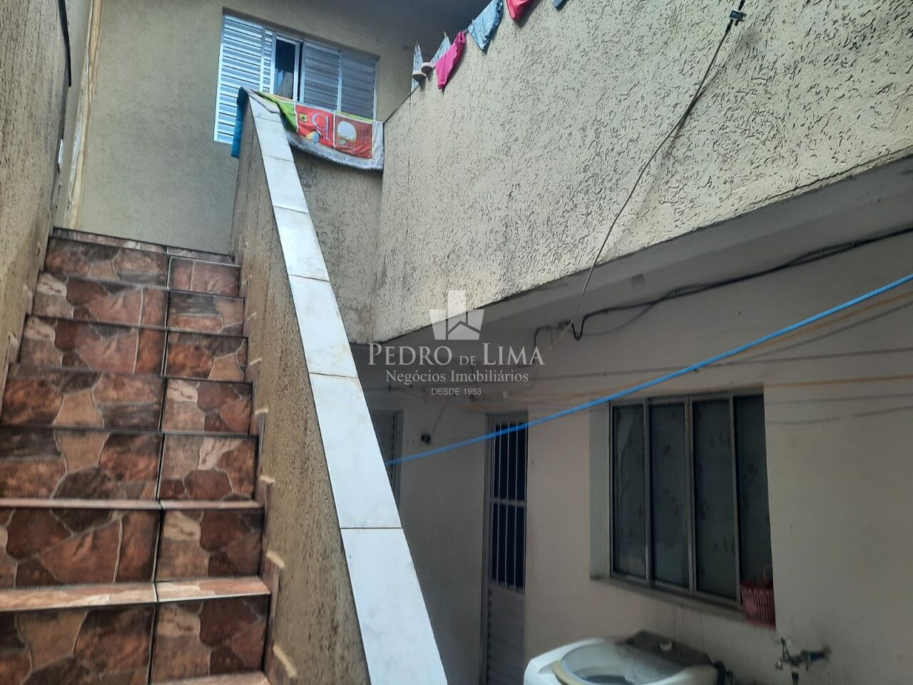 Sobrado contendo 4 residências no Cangaíba