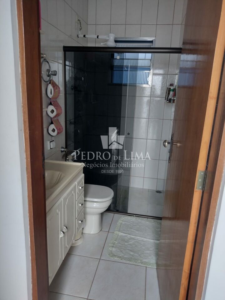 Casa Térrea com 4 dormitórios sendo 2 suítes e 2 vagas em Pinhalzinho-SP