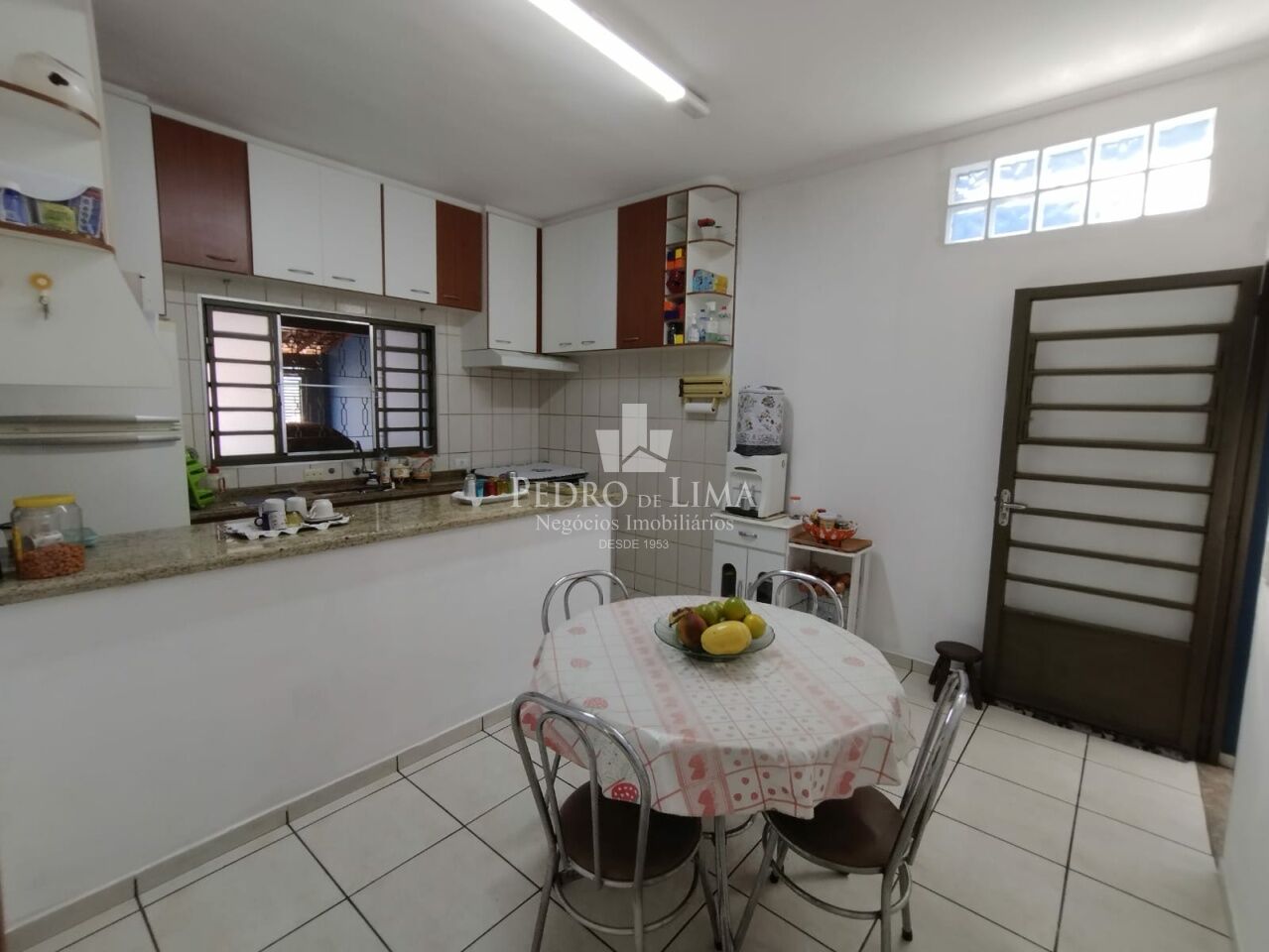 imagem do imovel Casa Térrea com 4 dormitórios sendo 2 suítes e 2 vagas em Pinhalzinho-SP ref: PE40806