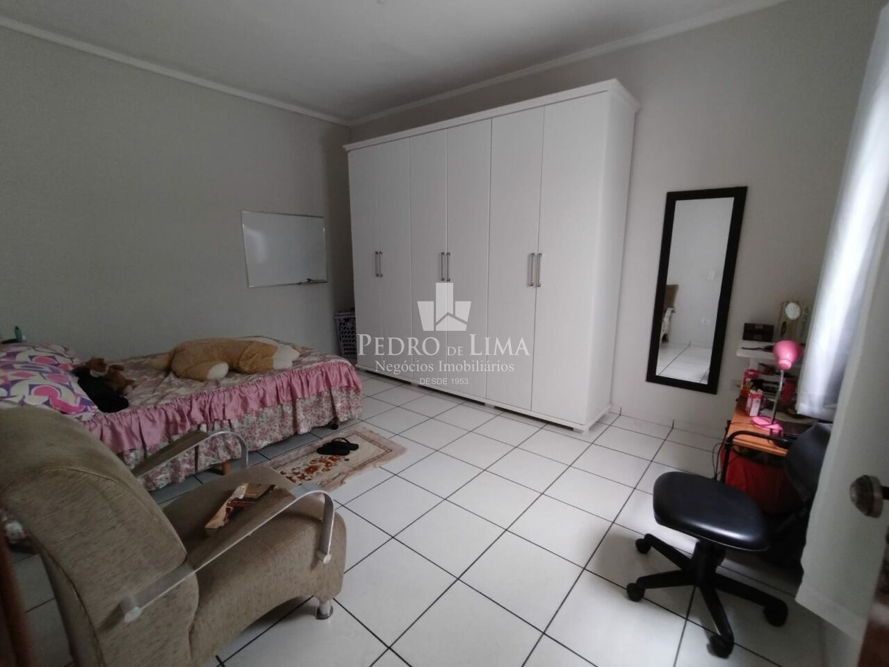 Casa Térrea com 4 dormitórios sendo 2 suítes e 2 vagas em Pinhalzinho-SP