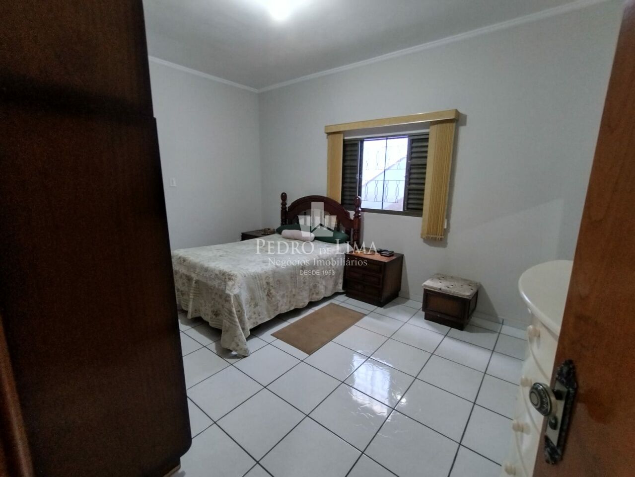 Casa Térrea com 4 dormitórios sendo 2 suítes e 2 vagas em Pinhalzinho-SP