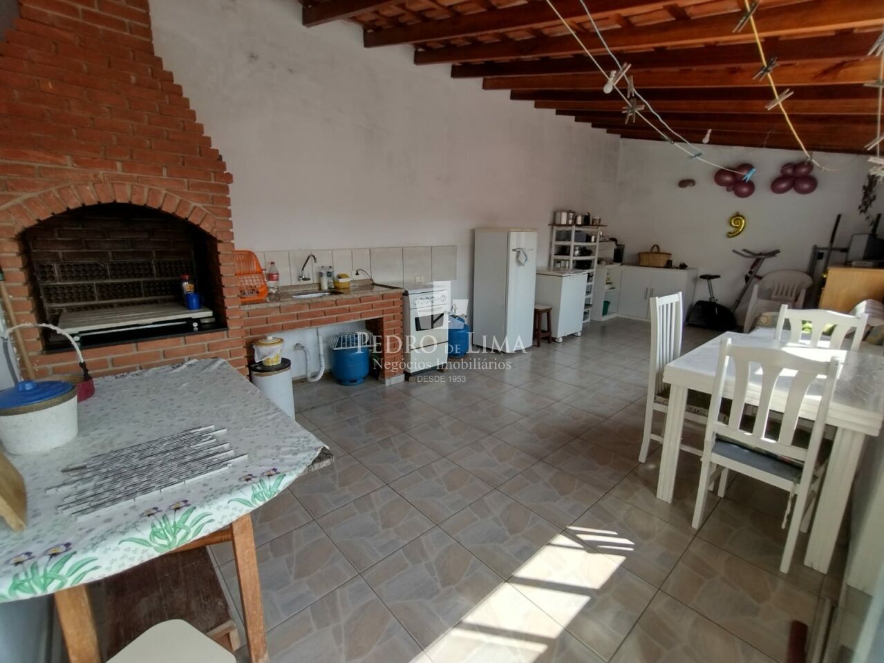 Casa Térrea com 4 dormitórios sendo 2 suítes e 2 vagas em Pinhalzinho-SP