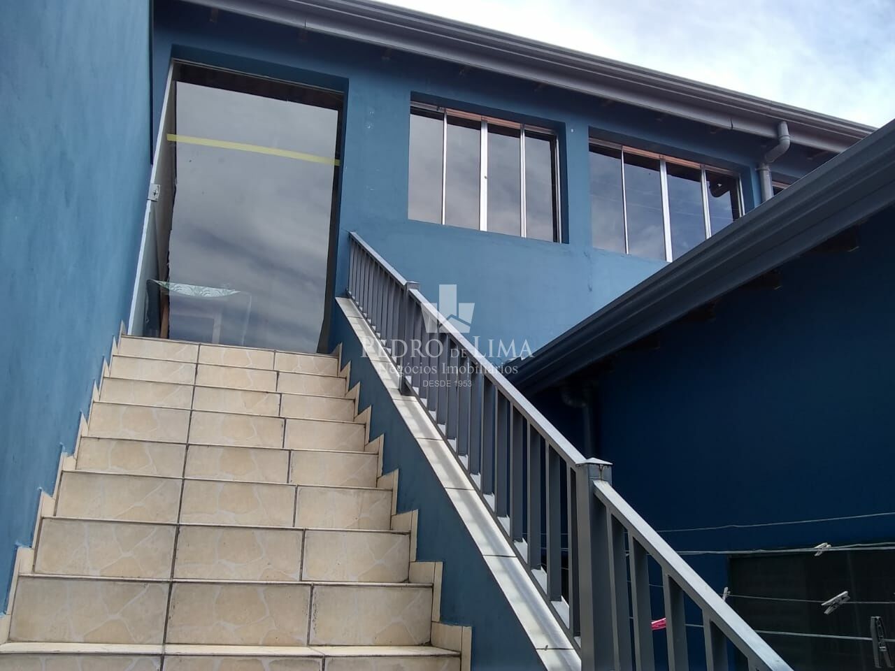 Casa Térrea com 4 dormitórios sendo 2 suítes e 2 vagas em Pinhalzinho-SP