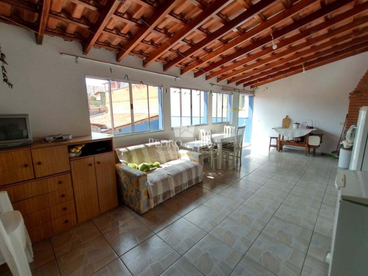 Casa Térrea com 4 dormitórios sendo 2 suítes e 2 vagas em Pinhalzinho-SP