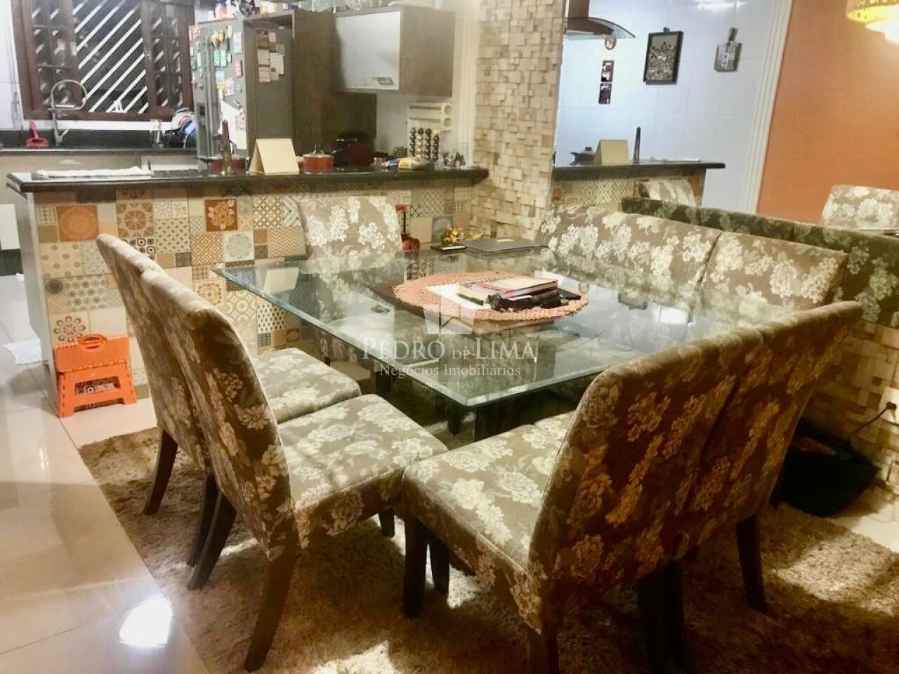 Sobrado 3 dormitórios, 1 suíte e 2 vagas no Parque do Carmo