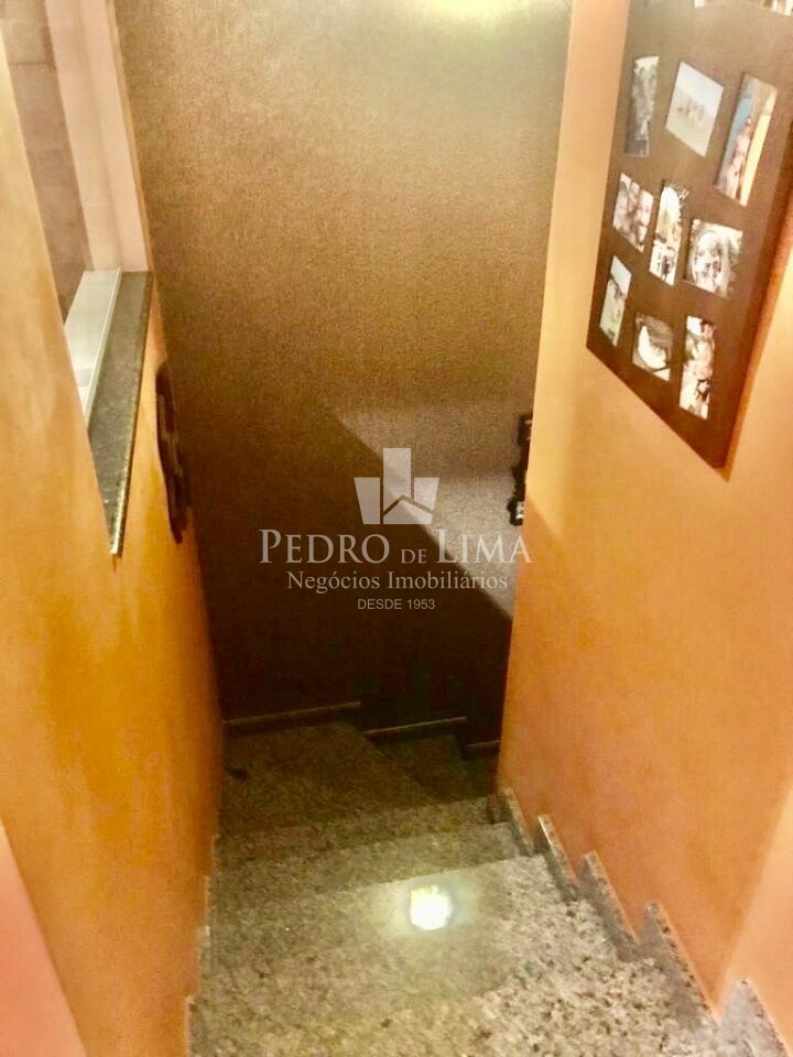Sobrado 3 dormitórios, 1 suíte e 2 vagas no Parque do Carmo