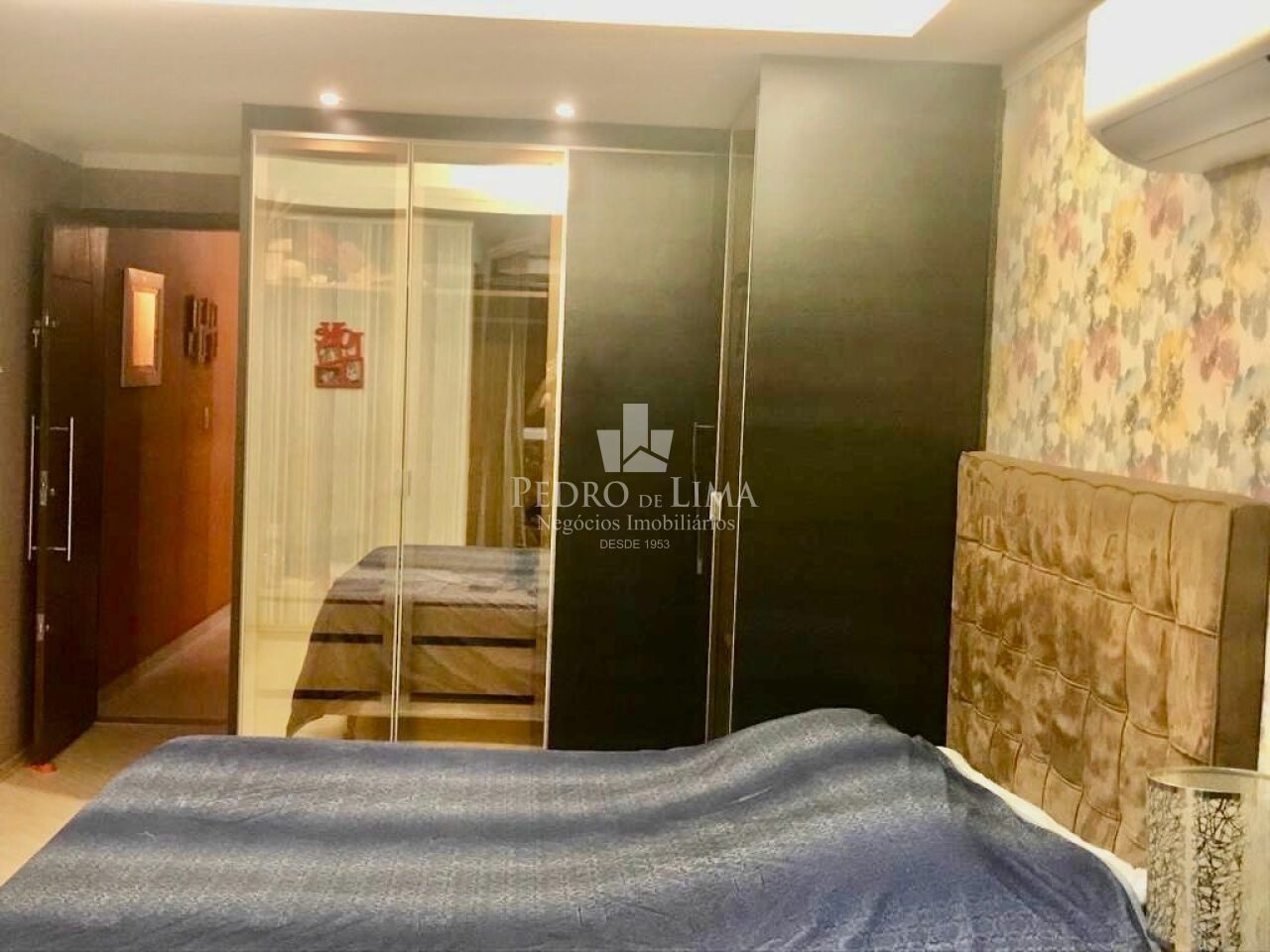 Sobrado 3 dormitórios, 1 suíte e 2 vagas no Parque do Carmo
