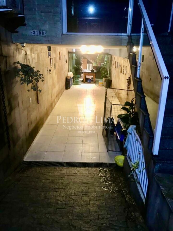 Sobrado 3 dormitórios, 1 suíte e 2 vagas no Parque do Carmo