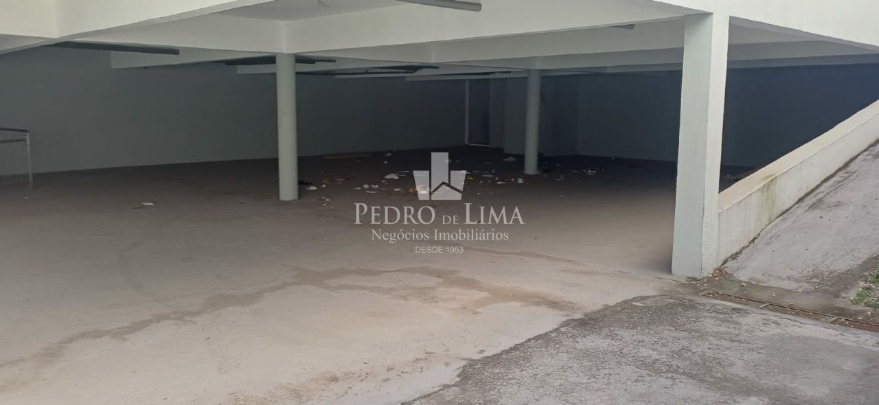 Prédio comercial com 644M² total com aproximadamente 15 vagas na Av Cangaiba