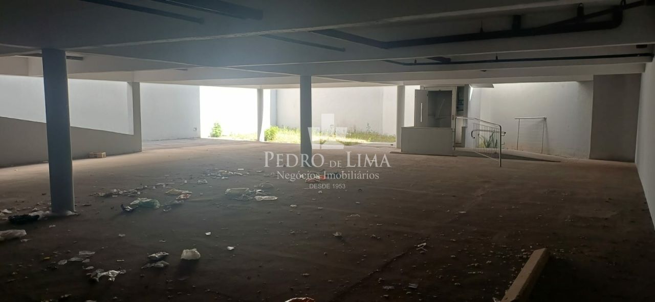Prédio comercial com 644M² total com aproximadamente 15 vagas na Av Cangaiba