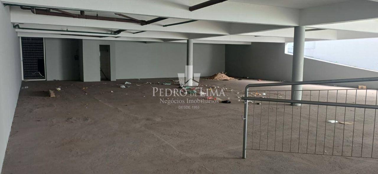 Prédio comercial com 644M² total com aproximadamente 15 vagas na Av Cangaiba