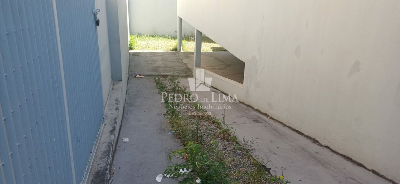 Prédio comercial com 644M² total com aproximadamente 15 vagas na Av Cangaiba