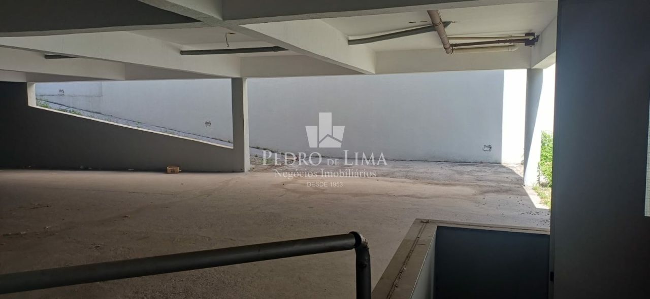 Prédio comercial com 644M² total com aproximadamente 15 vagas na Av Cangaiba