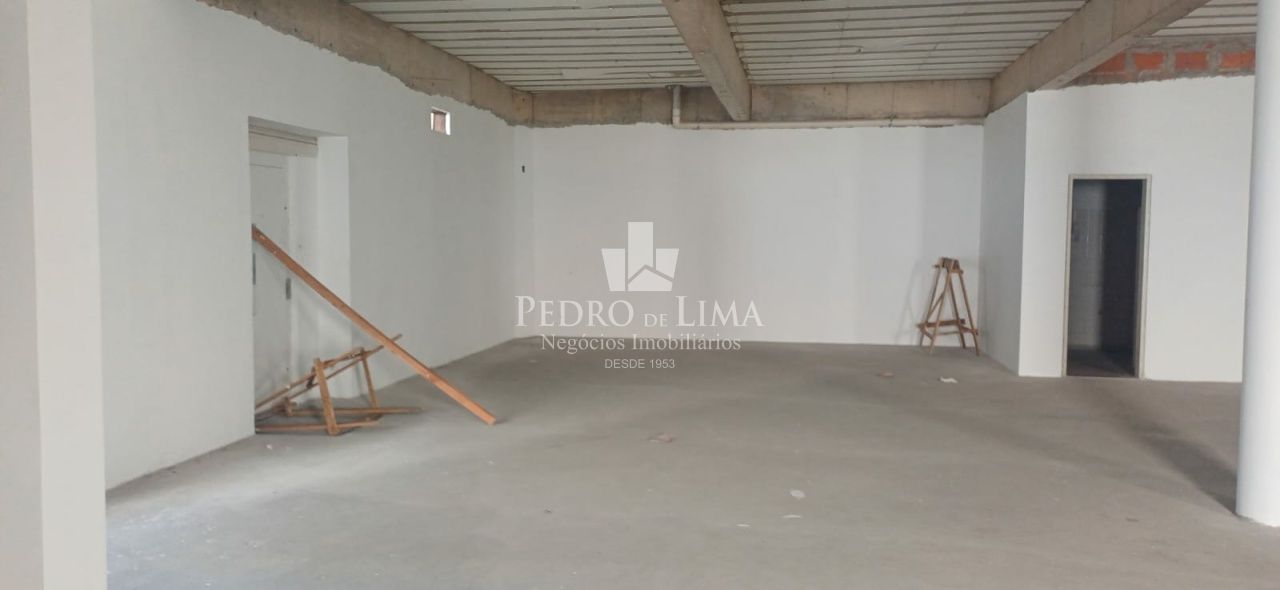 Prédio comercial com 644M² total com aproximadamente 15 vagas na Av Cangaiba