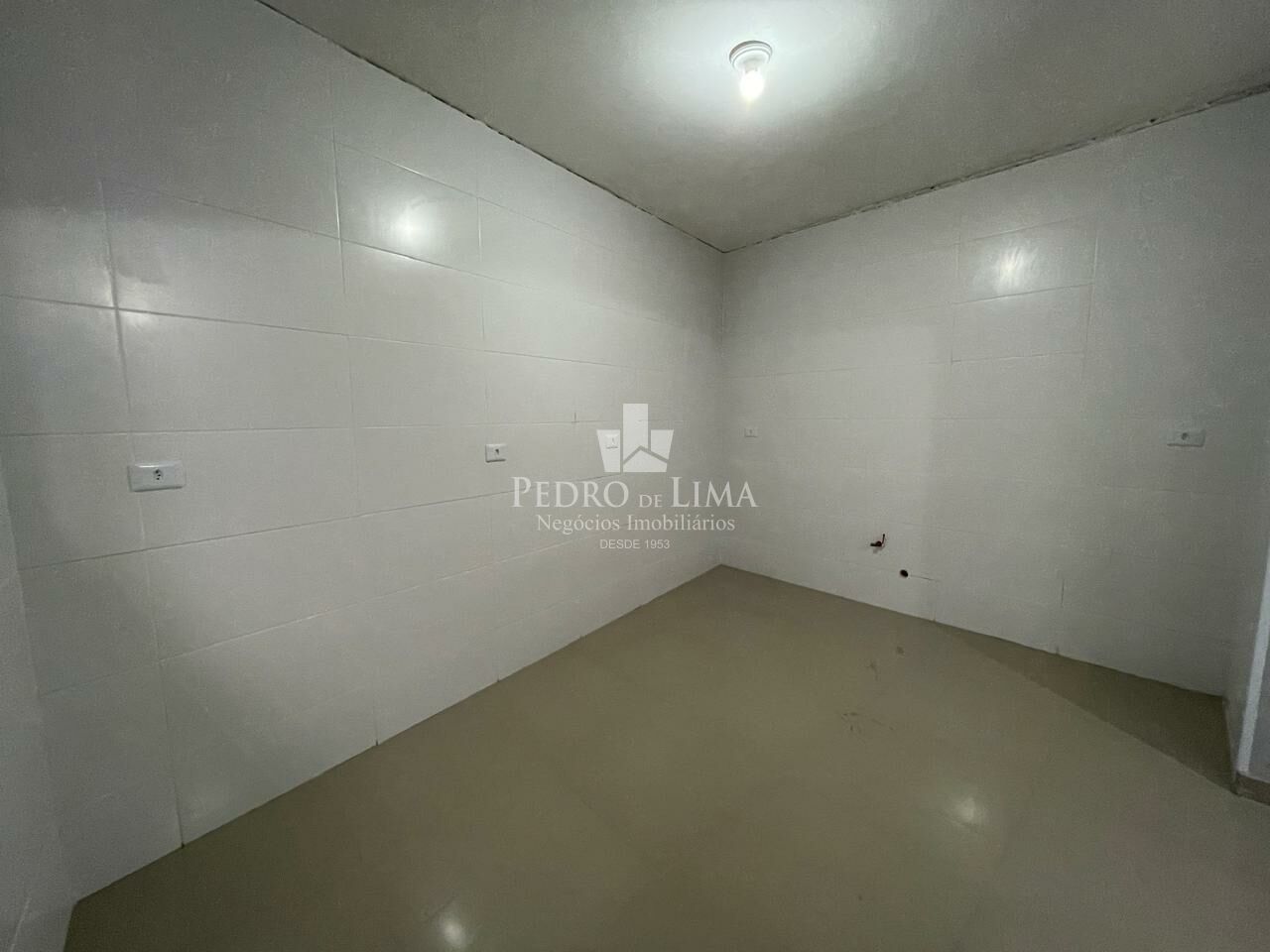 imagem do imovel Sobrado  frontal com 2 vagas cobertas e quintal na Ponte Rasa ref: PE41255