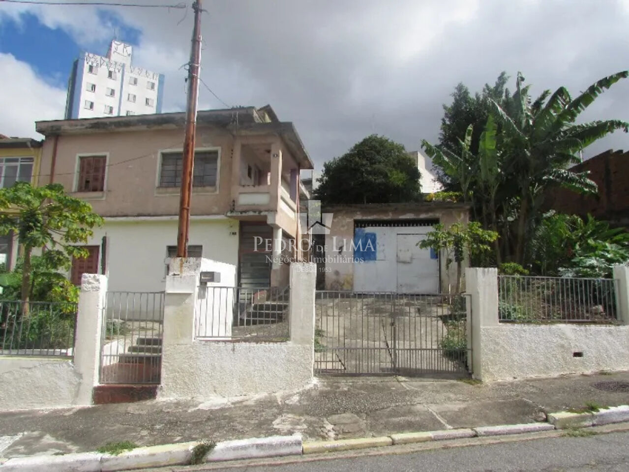 Terreno bem localizado, próximo de comércios e avenidas na Penha