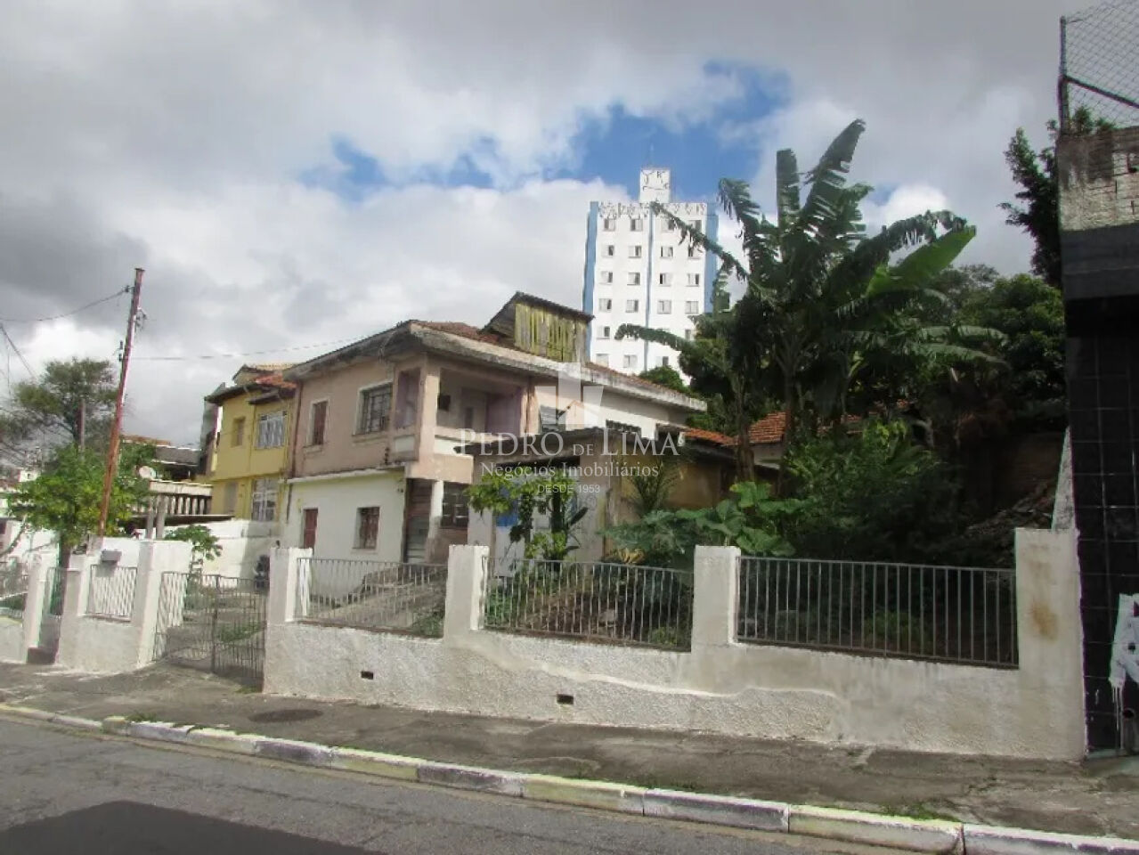 Terreno bem localizado, próximo de comércios e avenidas na Penha