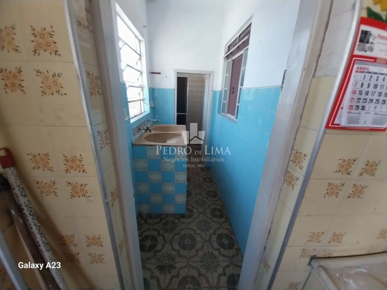 Terreno com 3 sobrados em Itaquera