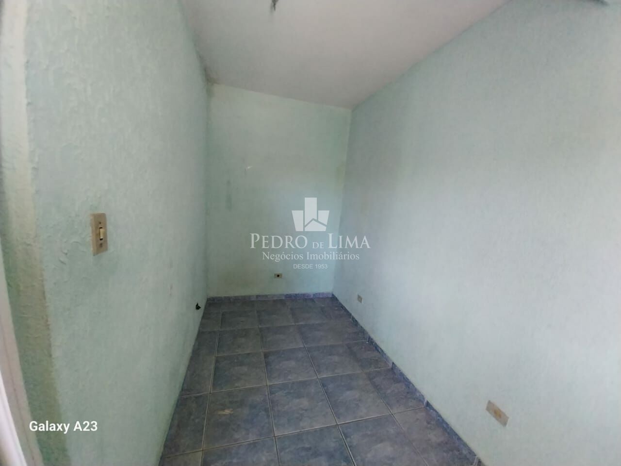 Terreno com 3 sobrados em Itaquera