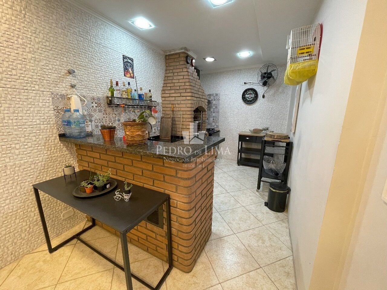 Casa térrea com 3 dormitórios, 3 banheiros, 5 vagas e 200 m² construídos na Vila Jacui