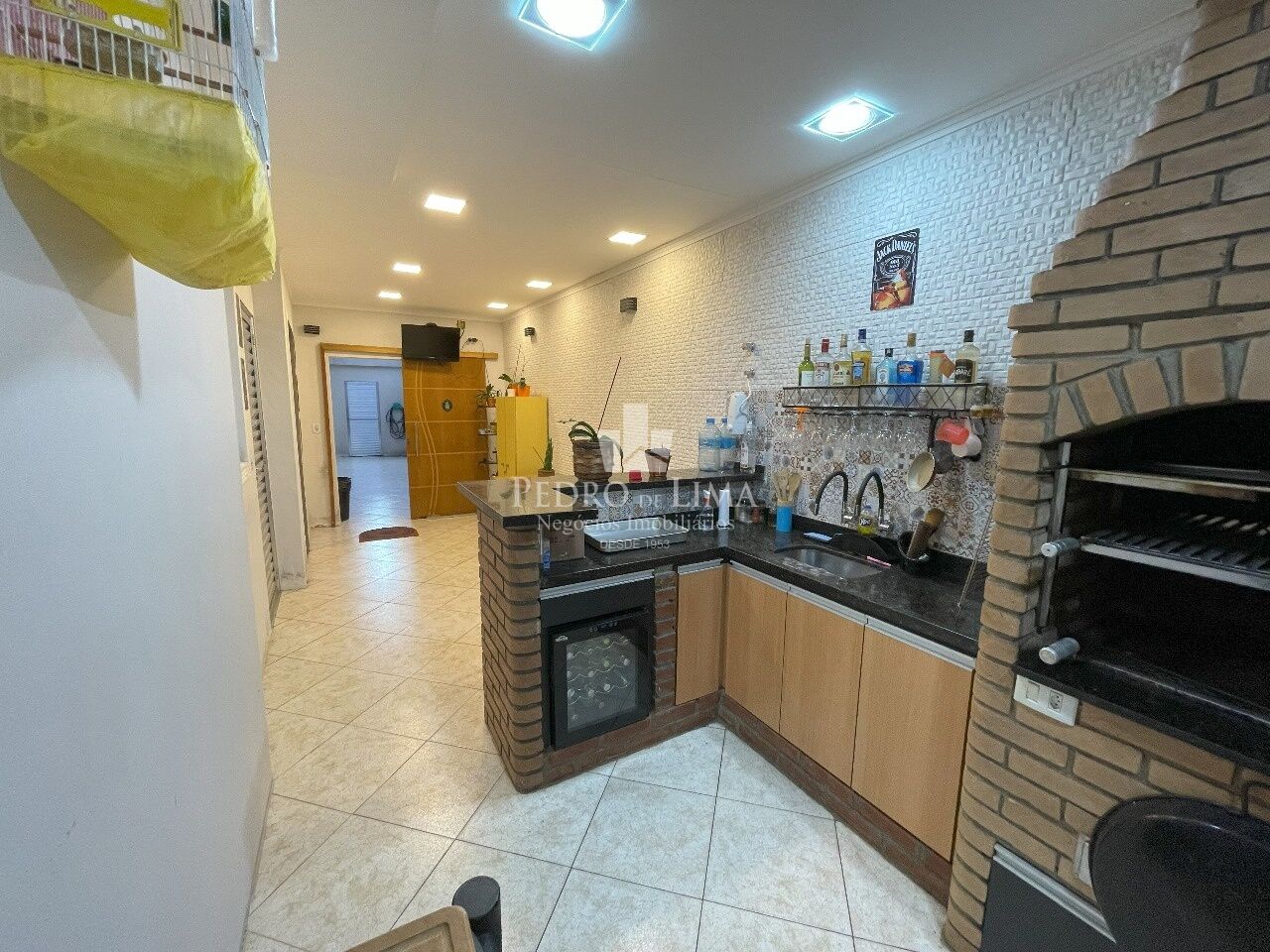 Casa térrea com 3 dormitórios, 3 banheiros, 5 vagas e 200 m² construídos na Vila Jacui