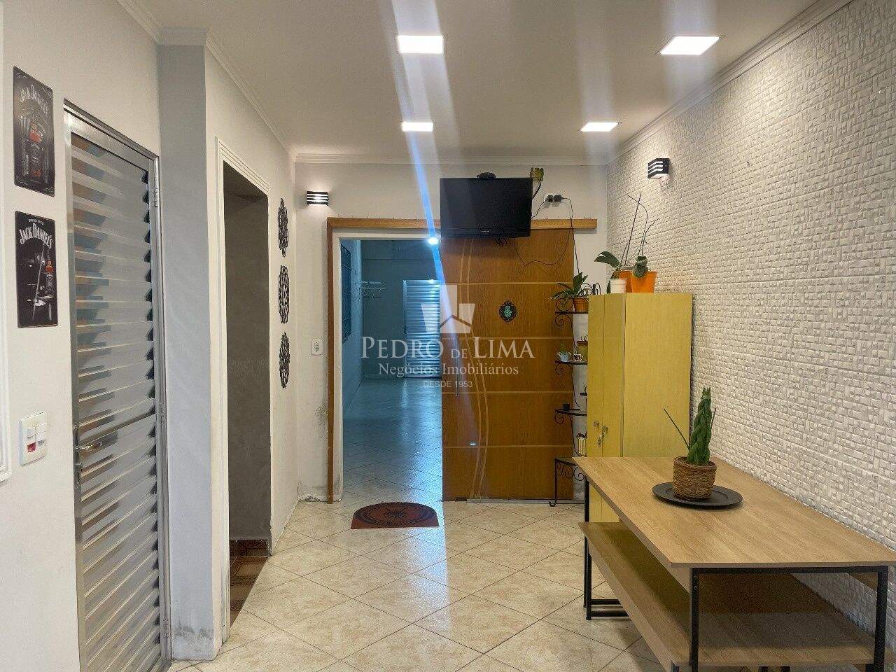 Casa térrea com 3 dormitórios, 3 banheiros, 5 vagas e 200 m² construídos na Vila Jacui