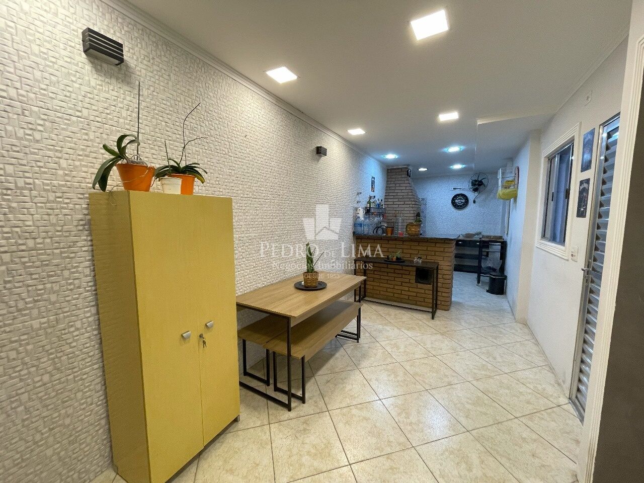 Casa térrea com 3 dormitórios, 3 banheiros, 5 vagas e 200 m² construídos na Vila Jacui