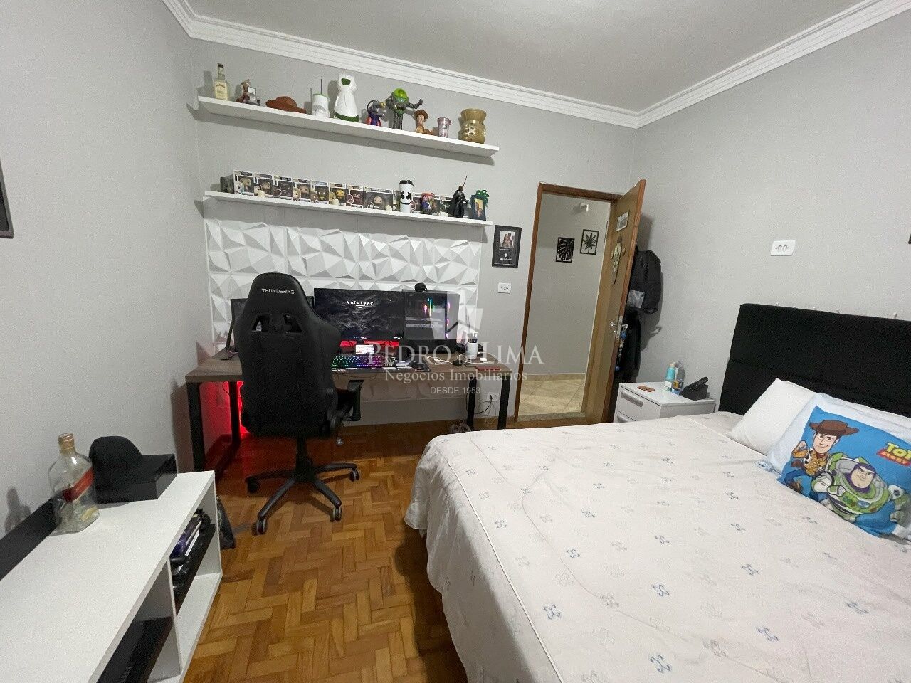 Casa térrea com 3 dormitórios, 3 banheiros, 5 vagas e 200 m² construídos na Vila Jacui