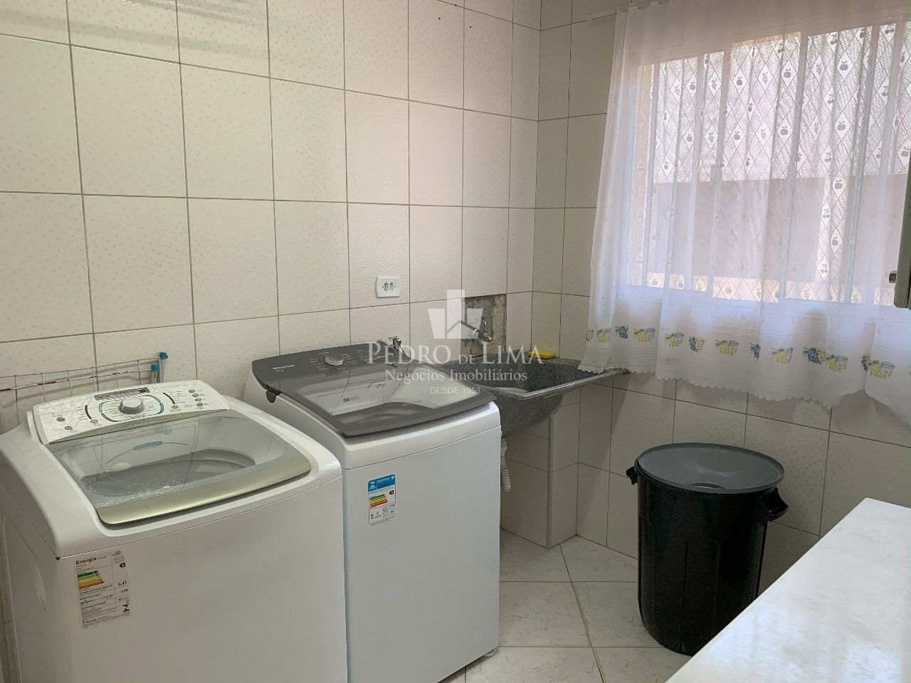 Casa térrea com 3 dormitórios, 3 banheiros, 5 vagas e 200 m² construídos na Vila Jacui