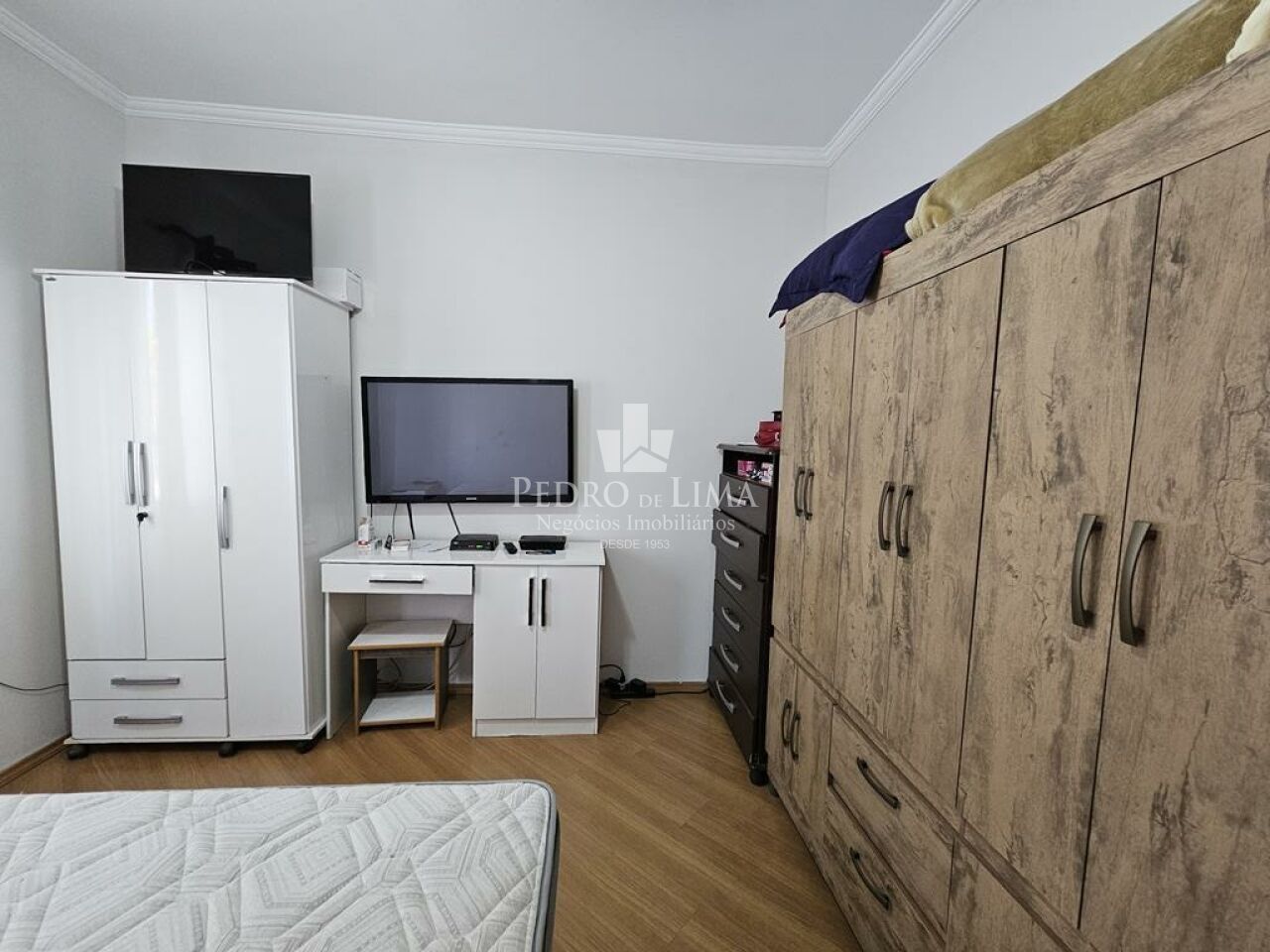 Sobrado frontal com 4 dormitórios, 1 suíte, 5 vagas, 224 m² na Vila Costa Melo - Ponte Rasa